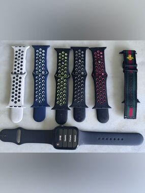 Apple Watch Series 4 44mm Aluminum Smartwatch w Bands Charger Excellent Cond